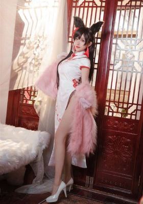 贱妾扒下脱裙子撅屁股迎